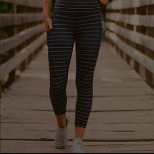 Zyia light and tight striped leggings size 4